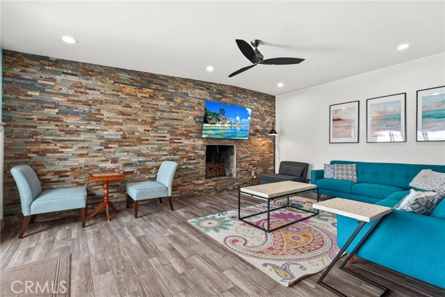 4941 Catamaran Street, Oxnard CA: https://media.crmls.org/medias/13105563-e728-4caf-97fd-de1ed1ad50cd.jpg