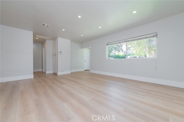 Detail Gallery Image 8 of 31 For 5212 Noble Ave, Sherman Oaks,  CA 91411 - 3 Beds | 2 Baths