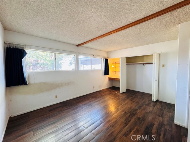 12257 Skywood Court, Riverside CA: https://media.crmls.org/medias/1310ca35-c045-4c38-a5e2-9ea4c78a1b22.jpg