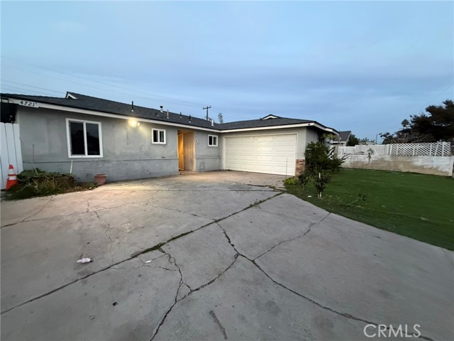 Detail Gallery Image 3 of 16 For 4721 W Oakfield Ave #1,  Santa Ana,  CA 92703 - 4 Beds | 2 Baths