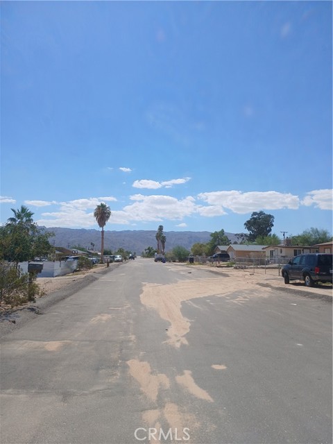 Detail Gallery Image 3 of 6 For 5333 Baileya, Twentynine Palms,  CA 92277 - 3 Beds | 2 Baths