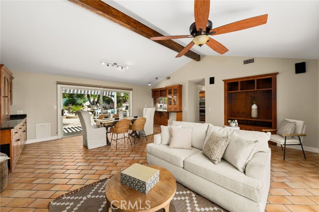 2525 Jonquil Drive, Upland CA: https://media.crmls.org/medias/13129bd8-bf3b-4f00-8aa5-18accd730dd4.jpg