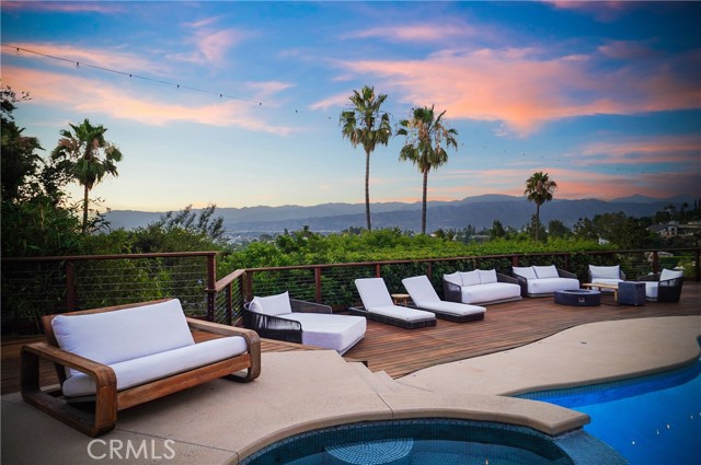 11308 Dona Teresa Dr, Studio City CA: https://media.crmls.org/medias/1312a923-60ae-448f-8673-3a4e8ec299b3.jpg