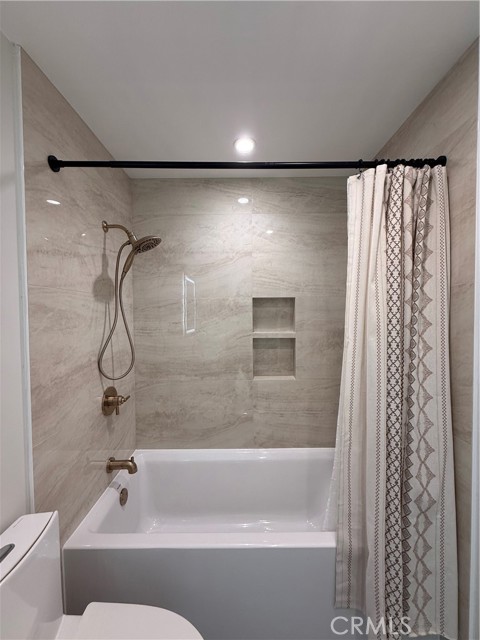 Detail Gallery Image 3 of 3 For 25240 Everett #1/2,  Newhall,  CA 91321 - 2 Beds | 1 Baths