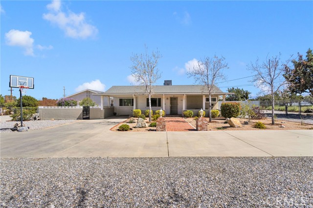 Detail Gallery Image 5 of 69 For 9037 5th Ave, Hesperia,  CA 92345 - 5 Beds | 4 Baths