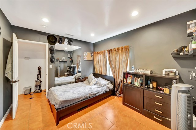Detail Gallery Image 23 of 49 For 17119 Saticoy St, Van Nuys,  CA 91406 - 7 Beds | 4 Baths