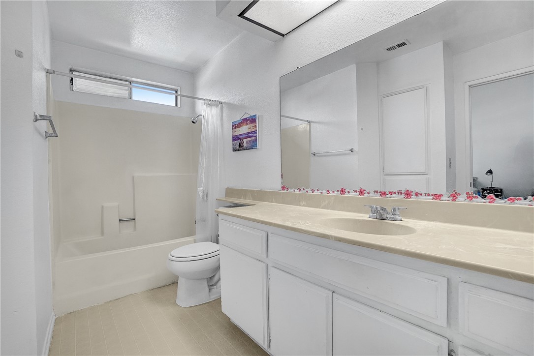 Detail Gallery Image 12 of 21 For 7352 Cerritos Ave #11,  Stanton,  CA 90680 - 2 Beds | 2/1 Baths