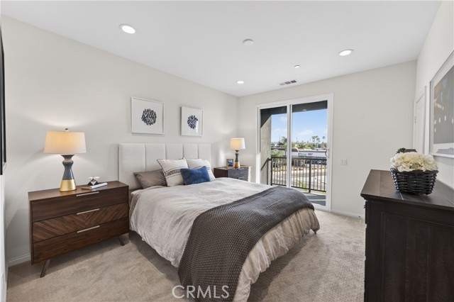 Detail Gallery Image 16 of 39 For 1093 N Harbor Bld, Anaheim,  CA 92801 - 3 Beds | 3 Baths