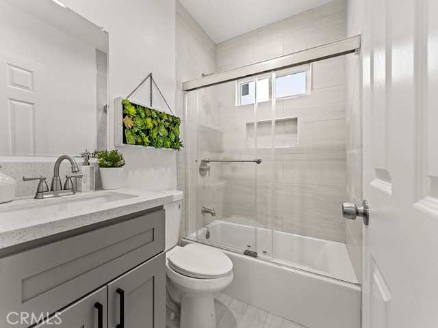 Detail Gallery Image 12 of 13 For 1411 W 7th St, Santa Ana,  CA 92703 - 3 Beds | 2 Baths