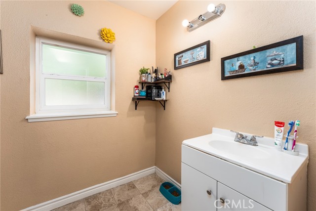 Detail Gallery Image 14 of 38 For 15940 Minnetonka St, Victorville,  CA 92395 - 4 Beds | 3 Baths