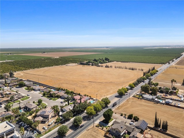 1320 E Lerdo, Shafter CA: https://media.crmls.org/medias/1314586c-6fd2-484c-9294-d3ccb9486fbf.jpg
