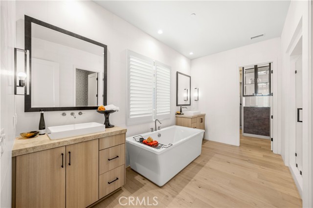 137 Prestigo, Irvine CA: https://media.crmls.org/medias/13147f7b-c3ee-4aa7-975e-3b1508bfb8c2.jpg