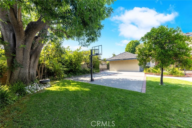 300 W Wistaria Avenue, Arcadia CA: https://media.crmls.org/medias/13157d8f-40a9-46b2-9293-3a2fe605aa87.jpg