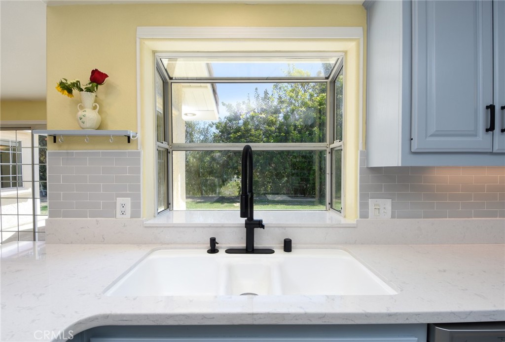 MLS #OC25098345 img 1