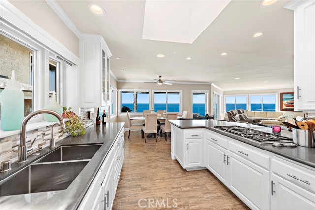 Detail Gallery Image 12 of 64 For 31015 Coast, Laguna Beach,  CA 92651 - 4 Beds | 4 Baths