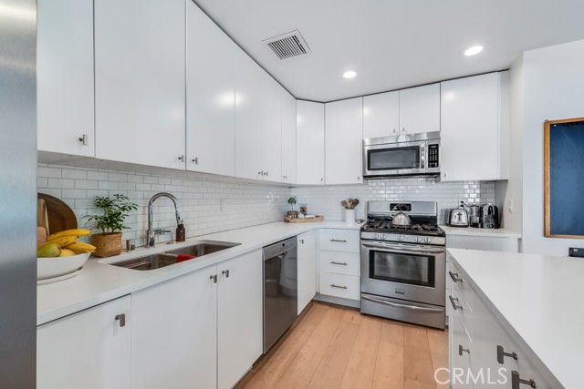 Detail Gallery Image 3 of 36 For 192 Gazania Ct, Thousand Oaks,  CA 91362 - 3 Beds | 2 Baths