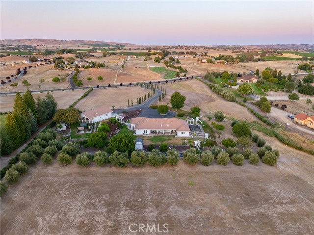 5570 Rancho La Loma Linda Drive, Paso Robles CA: https://media.crmls.org/medias/131737bf-e73e-4bd3-a3cc-92909525eb29.jpg