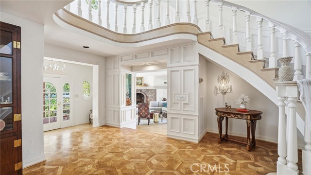 Detail Gallery Image 10 of 74 For 4548 Ellenboro, Woodland Hills,  CA 91364 - 4 Beds | 4/1 Baths