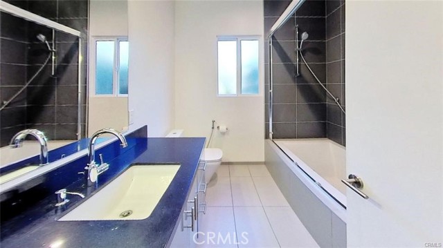 Detail Gallery Image 6 of 9 For 1834 9th St #2,  Santa Monica,  CA 90404 - 1 Beds | 1 Baths