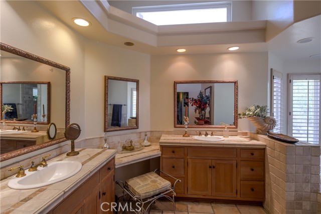17470 Vanderhill Circle, Perris CA: https://media.crmls.org/medias/131815a9-6c2f-4bc4-93b9-ccc1b10cea3c.jpg
