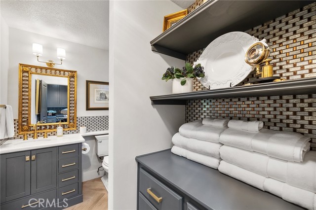 29122 Laurel Valley Drive, Vista CA: https://media.crmls.org/medias/1318b2f3-4190-45b1-b696-9f2ad3766bbf.jpg