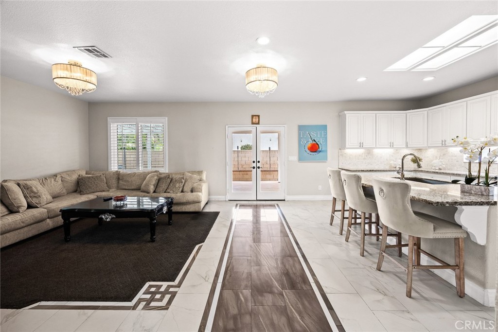 MLS #WS25260298 image #13