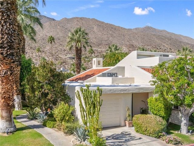 Detail Gallery Image 3 of 52 For 255 E Avenida Granada #211,  Palm Springs,  CA 92264 - 2 Beds | 2 Baths