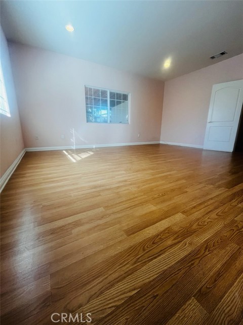 Detail Gallery Image 16 of 25 For 7445 Yarmouth Ave, Reseda,  CA 91335 - 4 Beds | 3 Baths