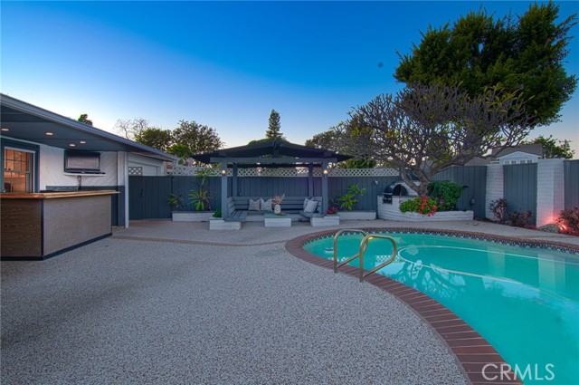 Detail Gallery Image 31 of 42 For 395 Meadow Ln, Newport Beach,  CA 92660 - 3 Beds | 3 Baths