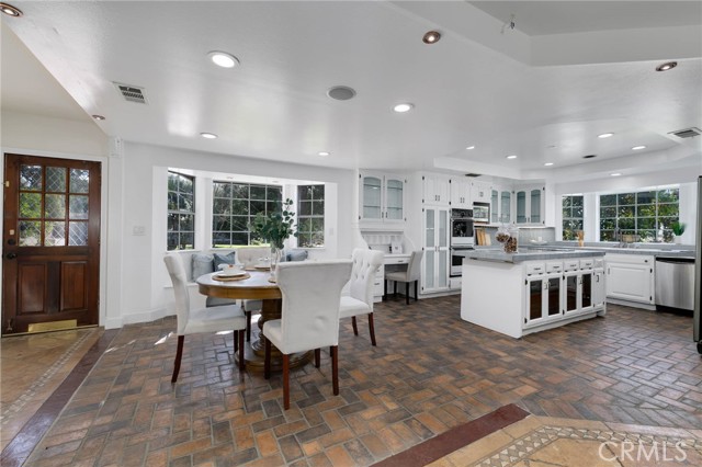 37 Sierra Madre Boulevard, Arcadia CA: https://media.crmls.org/medias/131acfee-08f4-489c-841e-f75e063eab5b.jpg