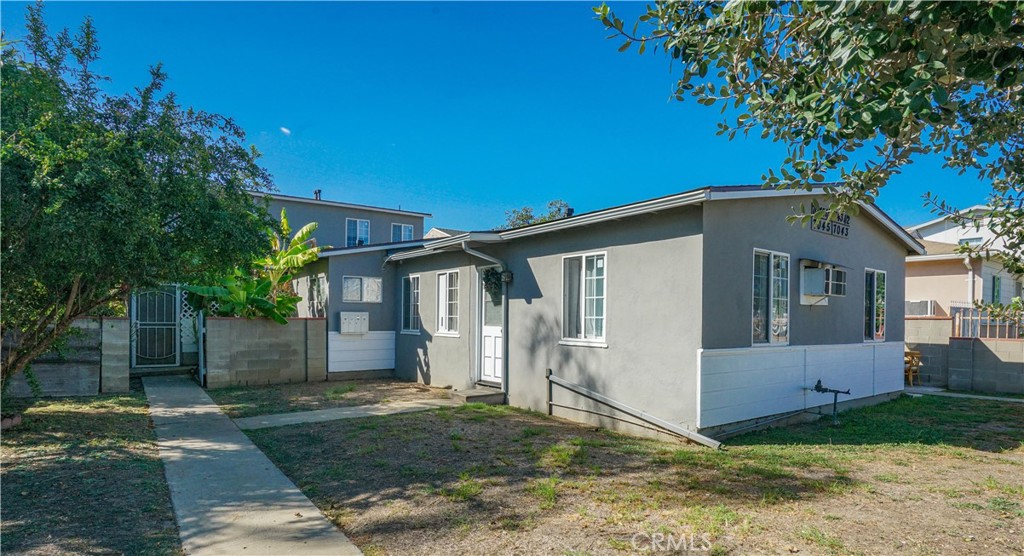 Quadruplex at 7043 Hazeltine Avenue