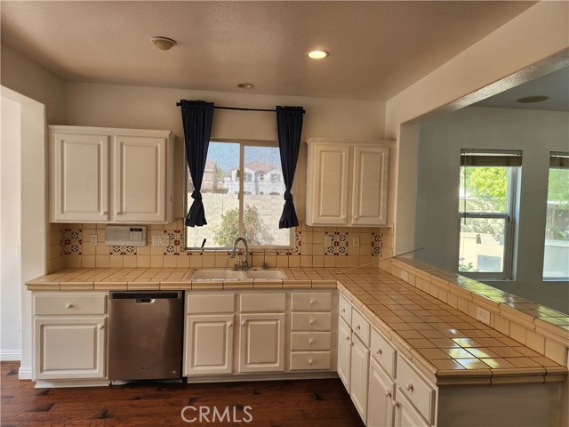 Detail Gallery Image 10 of 42 For 22344 Summer Holly Ave, Moreno Valley,  CA 92553 - 5 Beds | 4 Baths