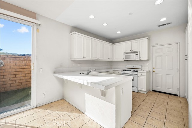 Detail Gallery Image 5 of 25 For 9796 Foxglove, Riverside,  CA 92503 - 3 Beds | 2/1 Baths