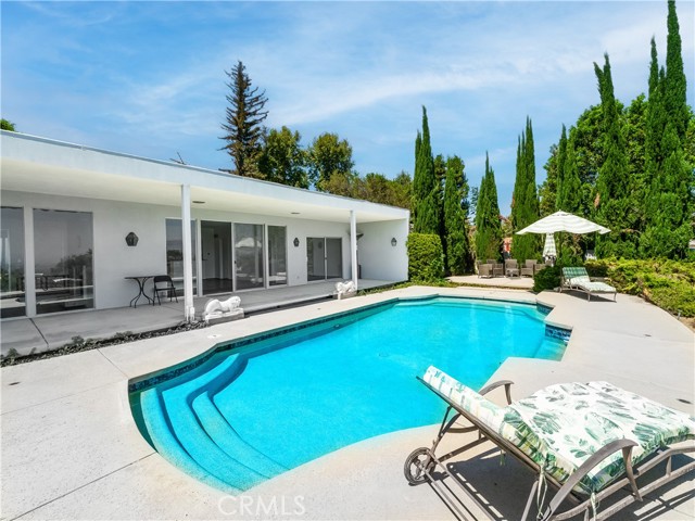 20193 Adele Drive, Woodland Hills CA: https://media.crmls.org/medias/131c14f8-fb63-4515-b58e-05f01a1ba972.jpg