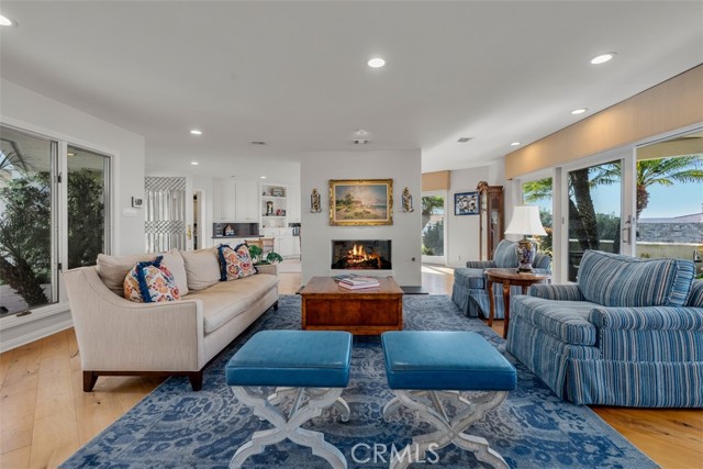 Detail Gallery Image 8 of 31 For 4501 Roxbury Rd, Corona Del Mar,  CA 92625 - 3 Beds | 3/1 Baths