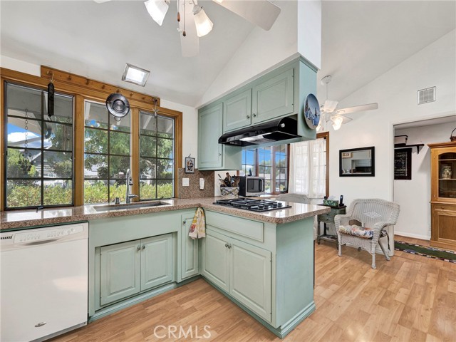 Detail Gallery Image 13 of 40 For 23962 Crosson Dr, Woodland Hills,  CA 91367 - 3 Beds | 2 Baths