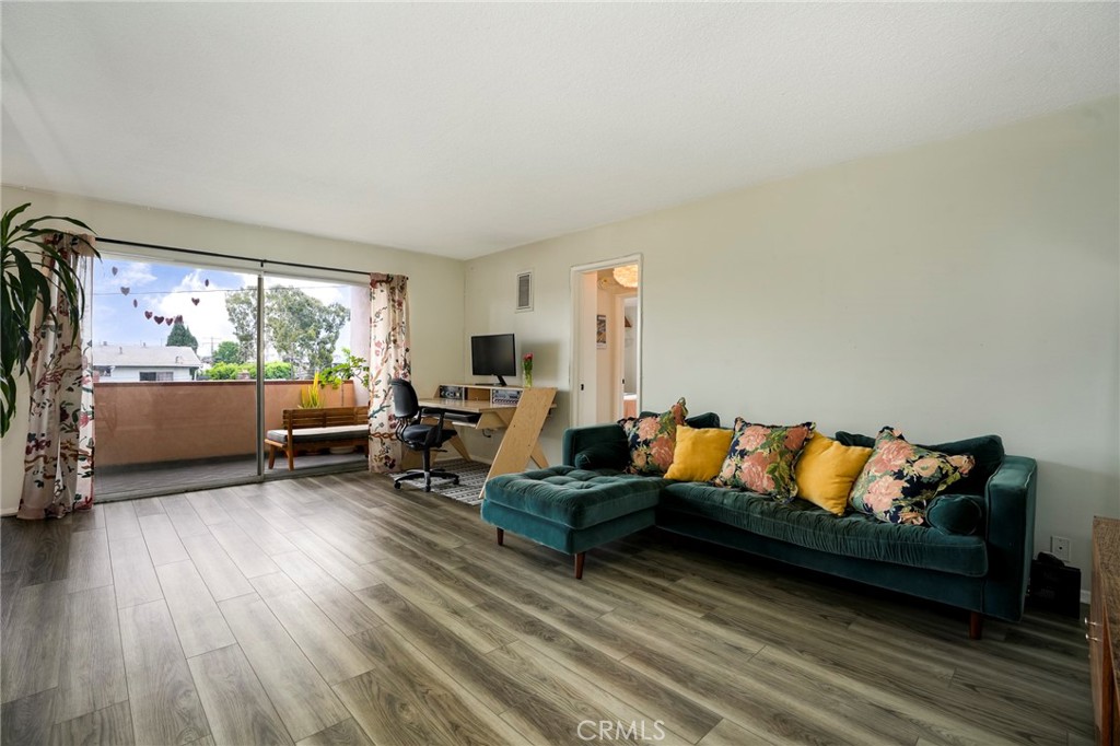 855 Victor Avenue #203