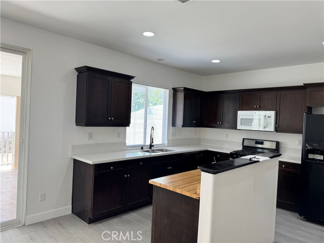 Detail Gallery Image 8 of 20 For 1416 Plaza Way, Perris,  CA 92570 - 4 Beds | 2/1 Baths