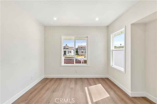 1027 E 10th St, Long Beach CA: https://media.crmls.org/medias/131d2615-dec4-4cb5-9cd3-d92403742e13.jpg