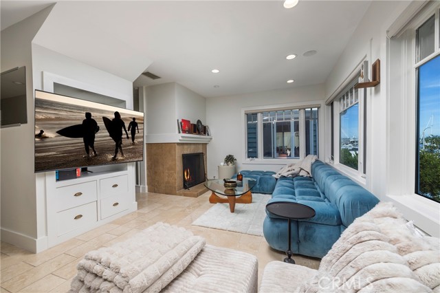 Detail Gallery Image 8 of 22 For 203 8th, Newport Beach,  CA 92661 - – Beds | – Baths