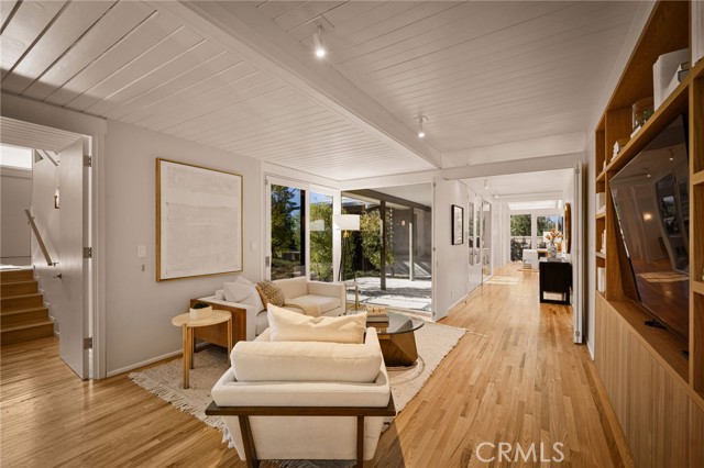 Detail Gallery Image 16 of 51 For 4750 Poe Ave, Woodland Hills,  CA 91364 - 4 Beds | 4 Baths