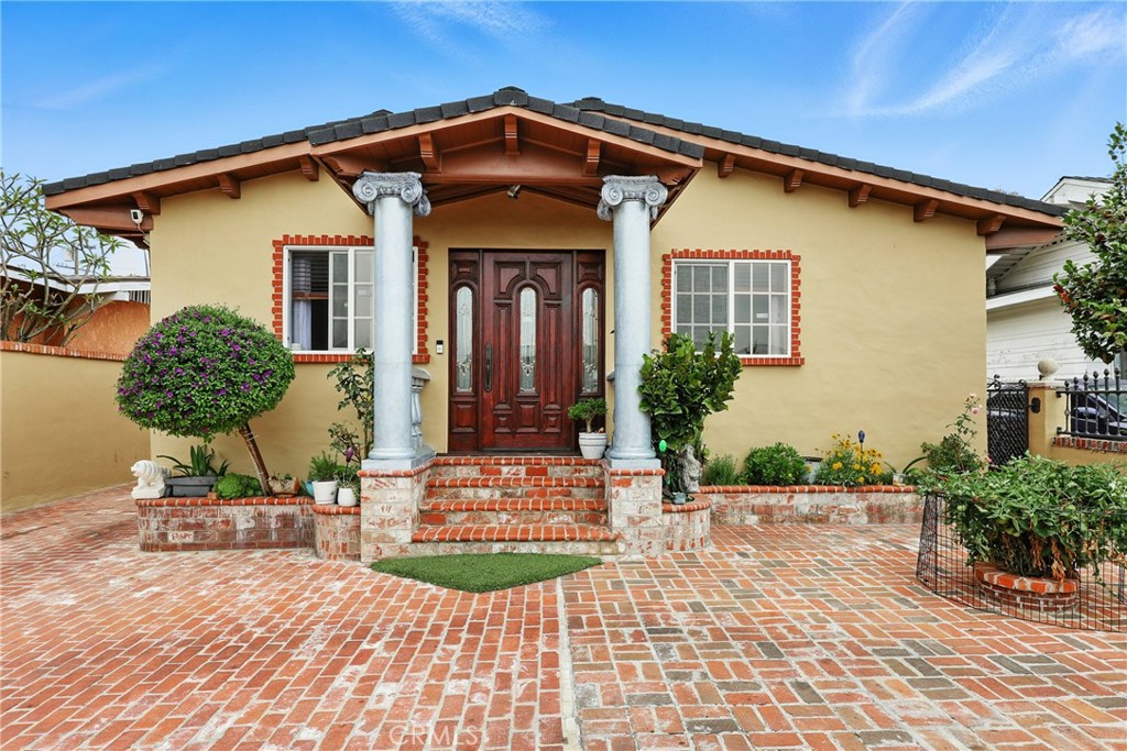 1729 W 51st Place