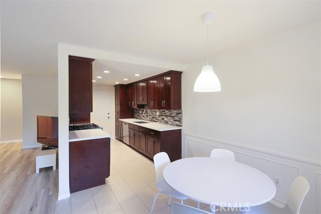 382 E California Boulevard, Pasadena CA: https://media.crmls.org/medias/131fd243-8e5d-4104-8412-24138c6bb879.jpg