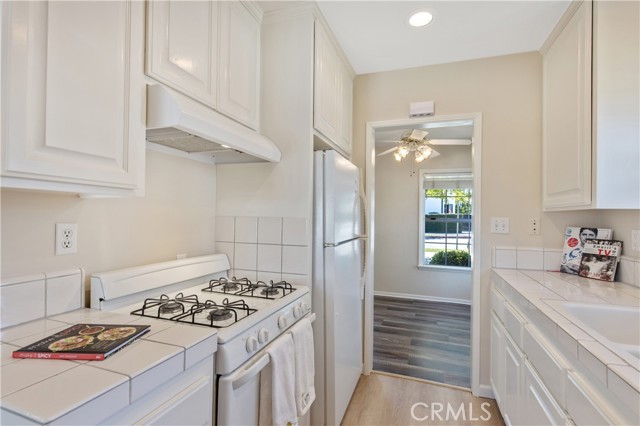 Detail Gallery Image 9 of 25 For 18641 Linnet St, Tarzana,  CA 91356 - 2 Beds | 2 Baths