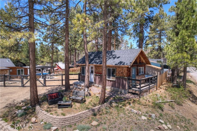 Detail Gallery Image 5 of 59 For 746 Talmadge Rd, Big Bear Lake,  CA 92315 - 3 Beds | 2/1 Baths