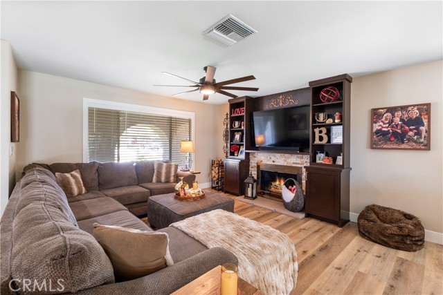 33127 Camelot Drive, Yucaipa CA: https://media.crmls.org/medias/13217f54-658a-442b-b7f1-45637dcfc966.jpg