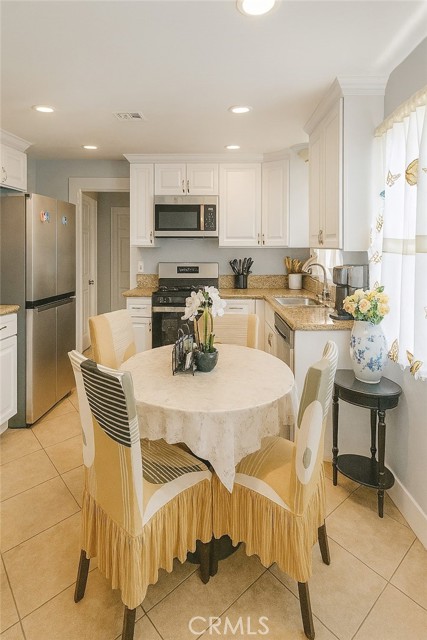 Detail Gallery Image 15 of 26 For 117 E Sycamore St, Anaheim,  CA 92805 - 6 Beds | 2 Baths