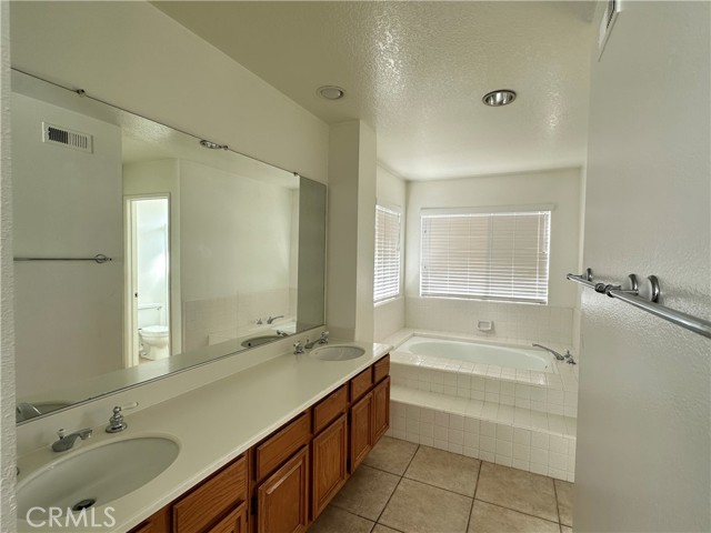 Detail Gallery Image 14 of 22 For 28096 Tamarind, Mission Viejo,  CA 92692 - 4 Beds | 2/1 Baths