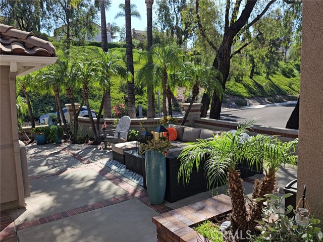 21351 Birdhollow Drive, Rancho Santa Margarita CA: https://media.crmls.org/medias/1325121a-1997-43b1-8d21-f3a7a9d78fce.jpg