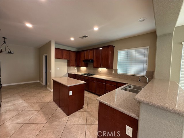 Detail Gallery Image 14 of 35 For 1783 Pinnacle Way, Upland,  CA 91784 - 4 Beds | 2/1 Baths